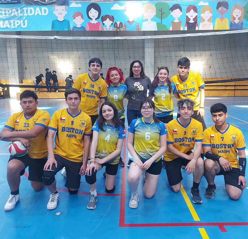 nuestro seleccionado de voleibol mixto de 4to medio compite en Maipú
