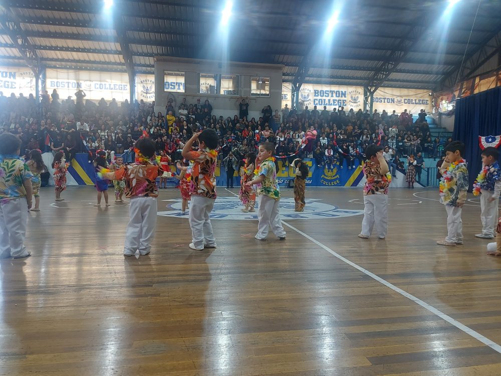 Presentación Bailes Folclóricos 2024 en Boston College Maipú