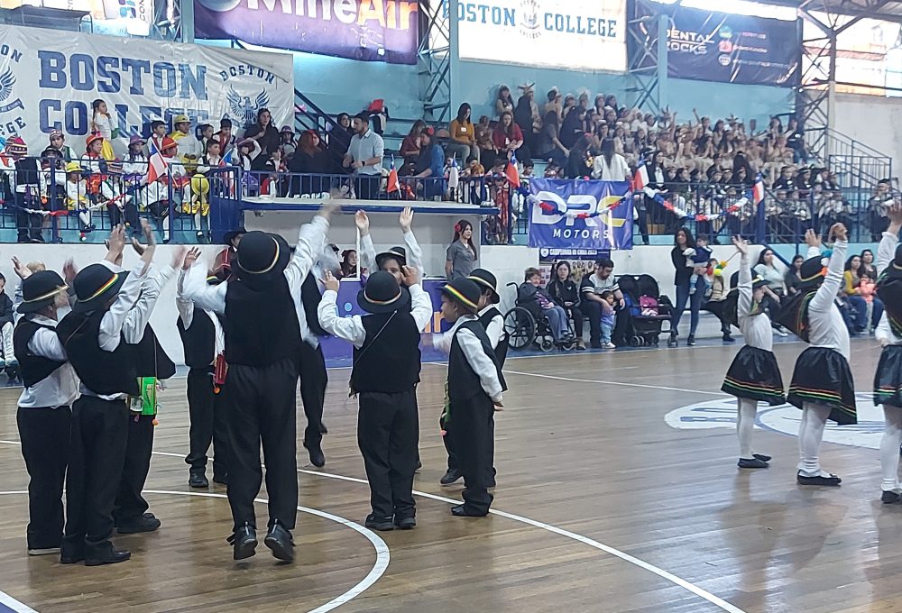 Presentación Bailes Folclóricos 2024 en Boston College Maipú