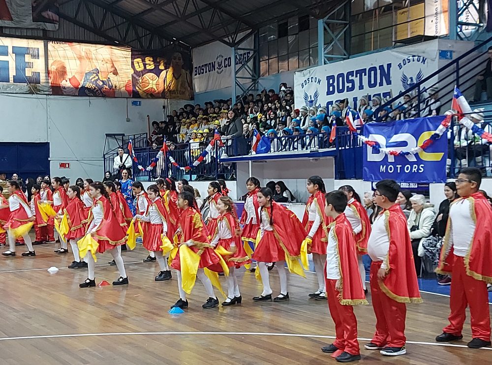 Presentación Bailes Folclóricos 2024 en Boston College Maipú