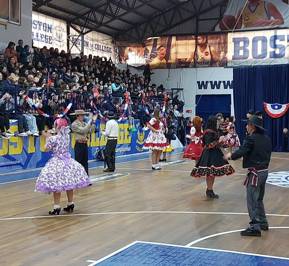 Presentación Bailes Folclóricos 2024 en Boston College Maipú