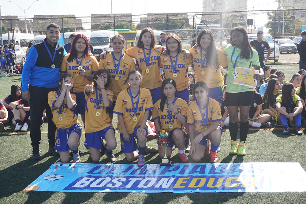 Primer lugar en el Futbolito Intermedia Damas de las Olimpiadas BostonEduca 2026