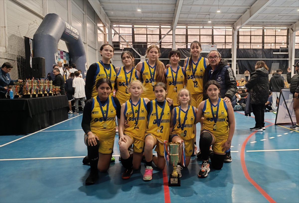 Estudiantes de 7° y 8° Básico conquistan la Liga Deportiva Escolar de Maipú
